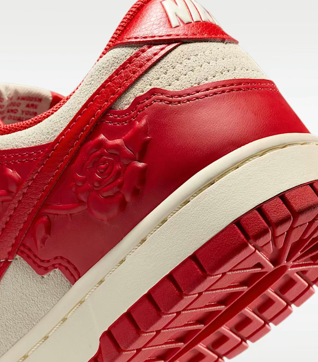 NIKE DUNK Low (ROSES)